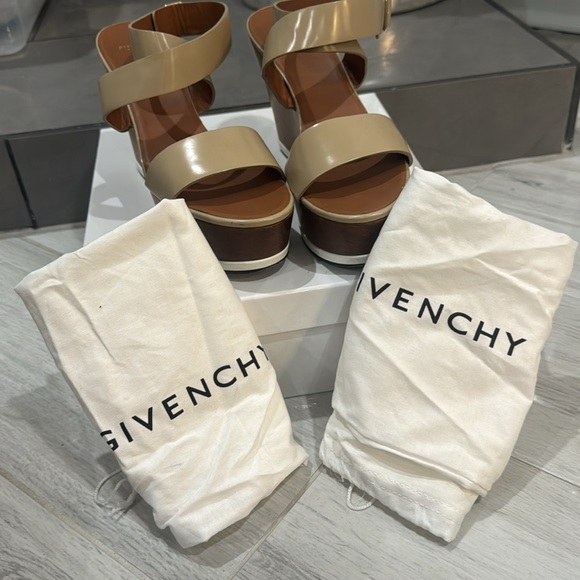 Authentic Givenchy Wedge size 40 - Picture 8 of 8